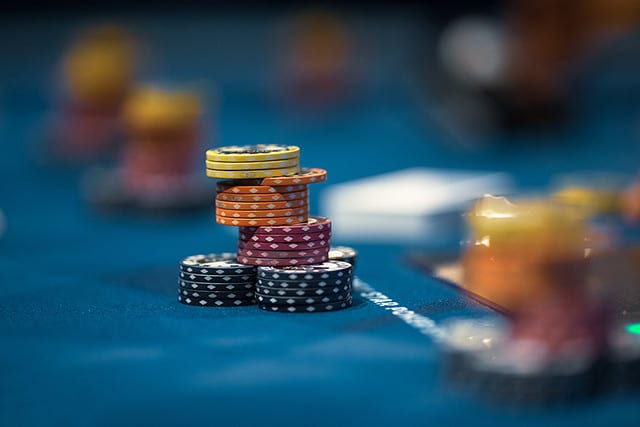 Người mới tham gia chơi Poker cần bắt đầu từ đâu và như thế nào?