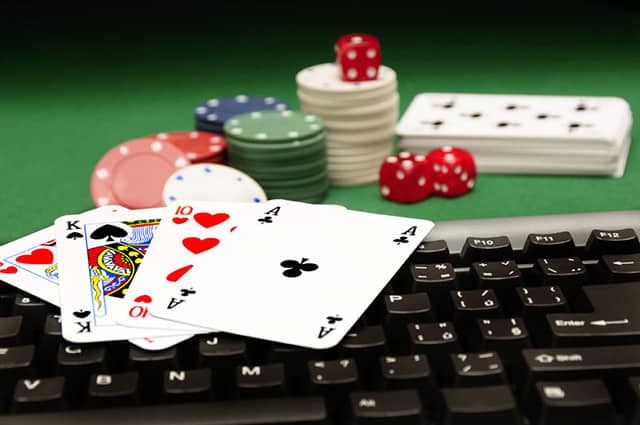 Poker online và những ưu điểm mà nó mang lại cho bạn