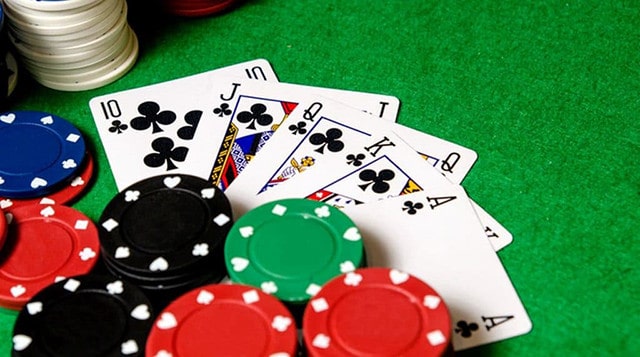 Cách xử lý tốt nhất đối với một vài kết hợp tay bài Poker nhất định