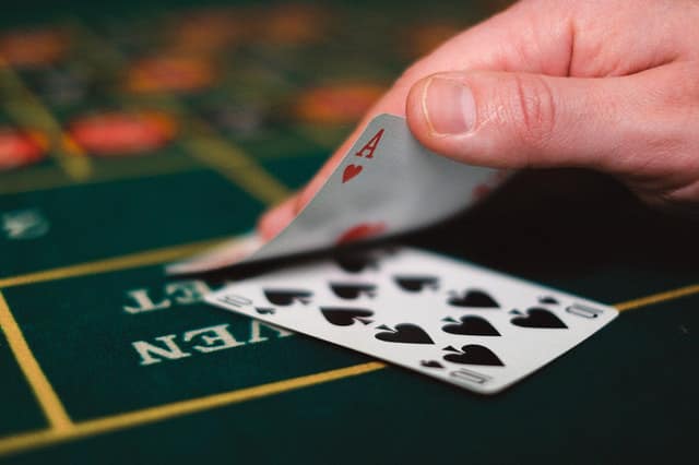 Câu chuyện về việc đếm bài và lịch sử ra đời của nó trong Blackjack