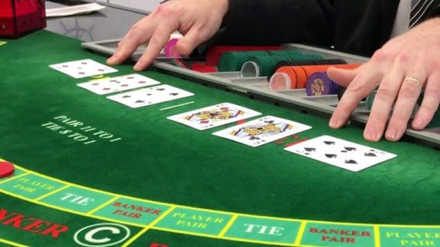 Hướng dẫn cách chơi Baccarat trên một nhà cái trực tuyến