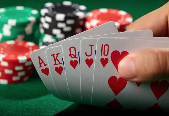 Hướng dẫn ngắn về cách chơi bài Poker trên mạng trực tuyến