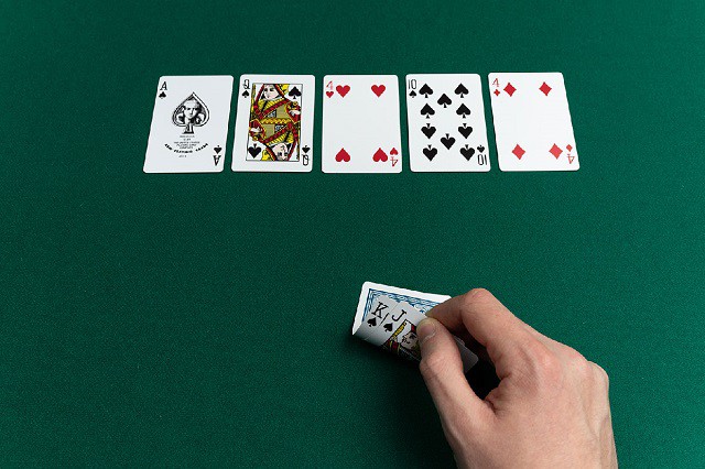 Chơi Poker online không thể bỏ qua 4 mẹo hay cơ bản dưới đây