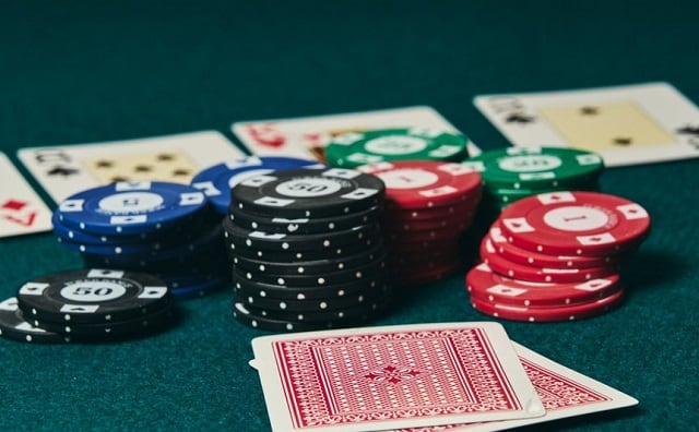 Thế nào là một người chơi Poker tốt và một người chơi hay mắc sai lầm